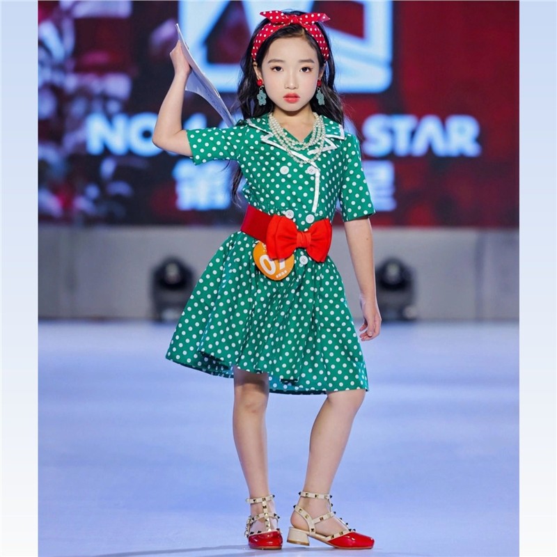 儿童复古怀旧港风演出服8090年代女童波点洋装舞台走秀舞蹈服装