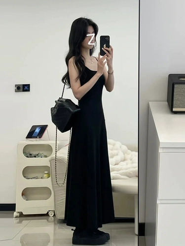 Черное приталенное летнее небольшое платье, французский стиль