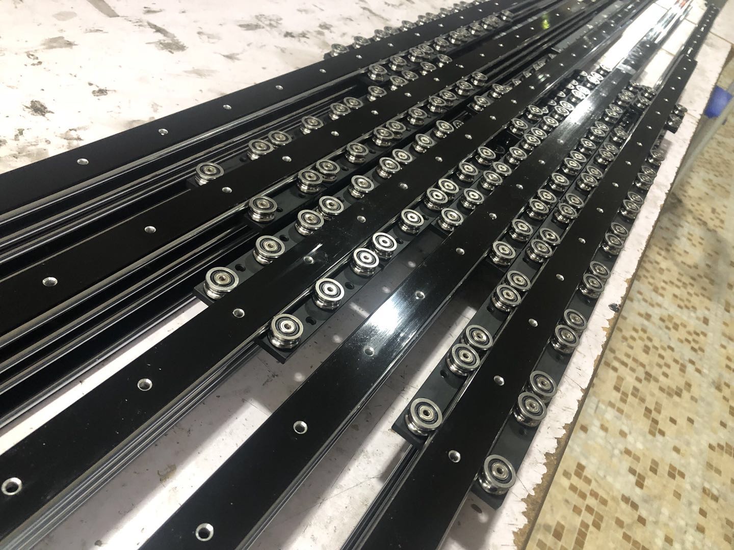 35宽双轴心OSGR35-4高档静音家私厨具珠宝专柜展柜装饰路轨厂家