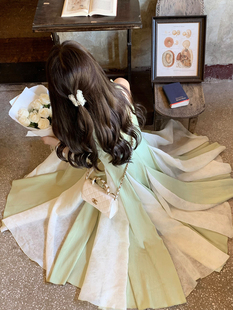 夏日之之晚重工暗纹花花绿色连衣裙绿色温柔浪漫露肩拼接长裙短裙