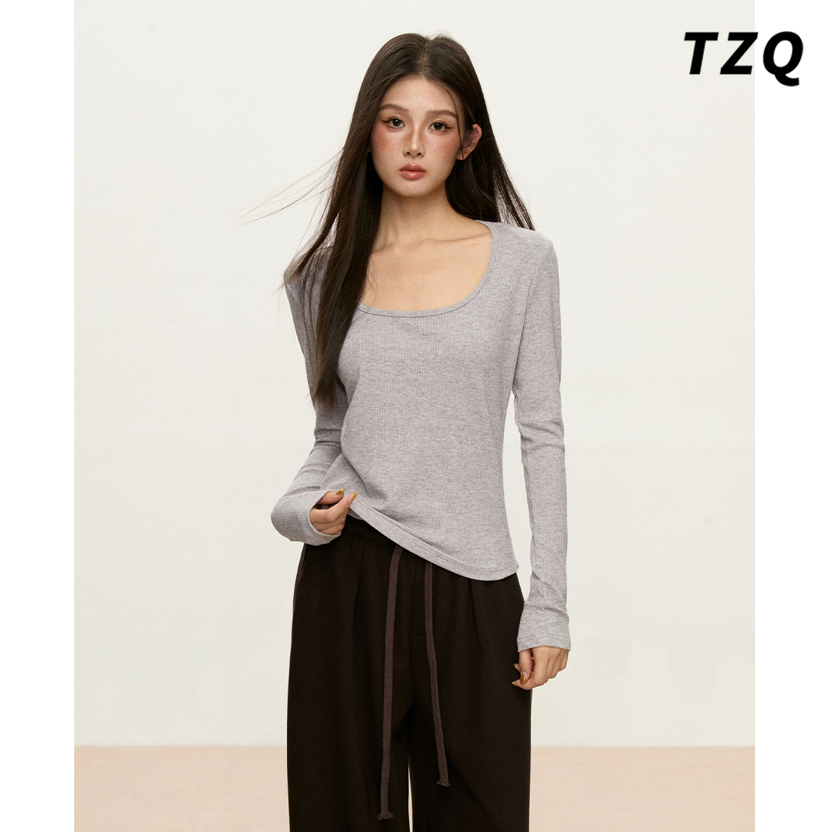 极简风纯色花灰色长袖U领T恤