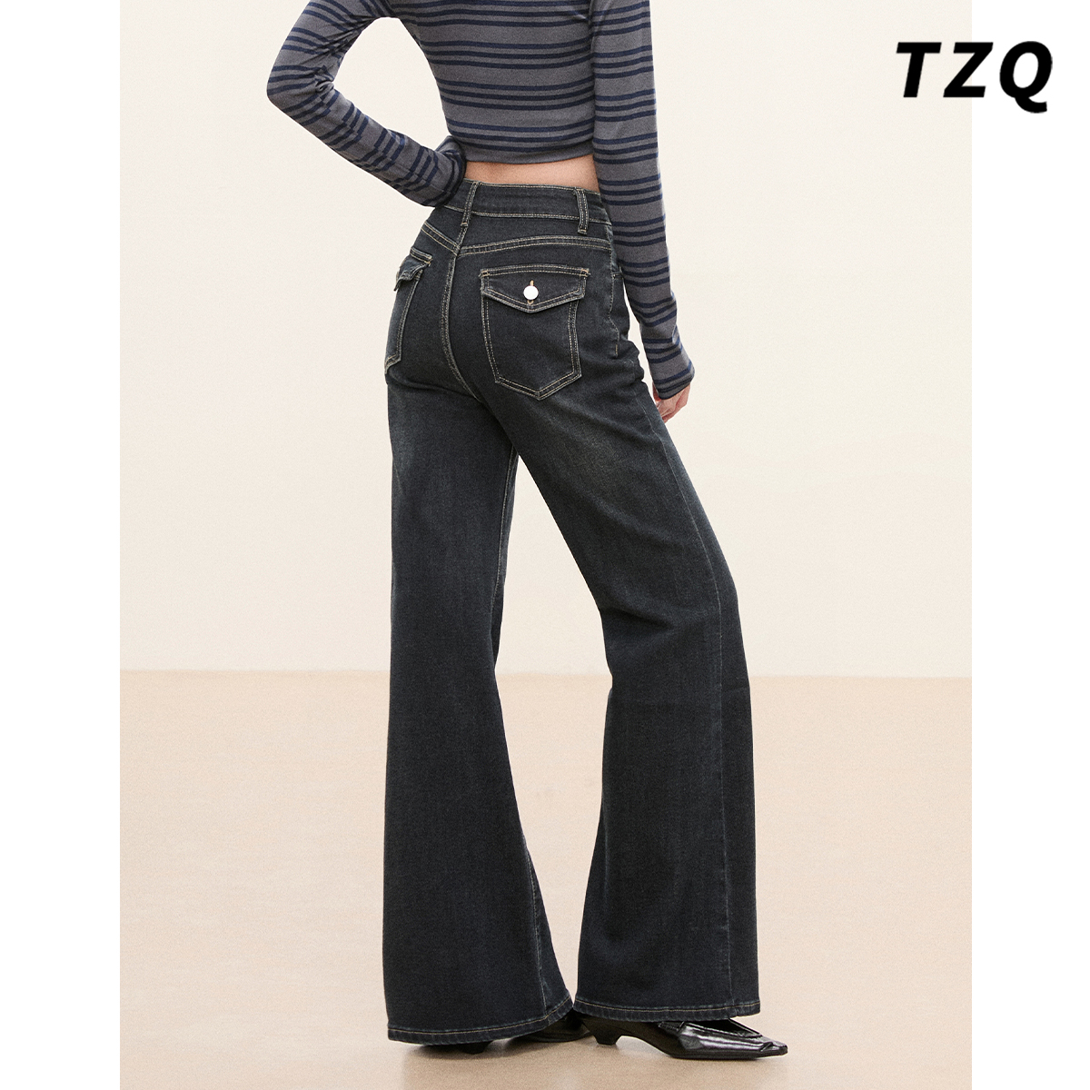 蓝灰色不贴腿宽松微喇牛仔裤