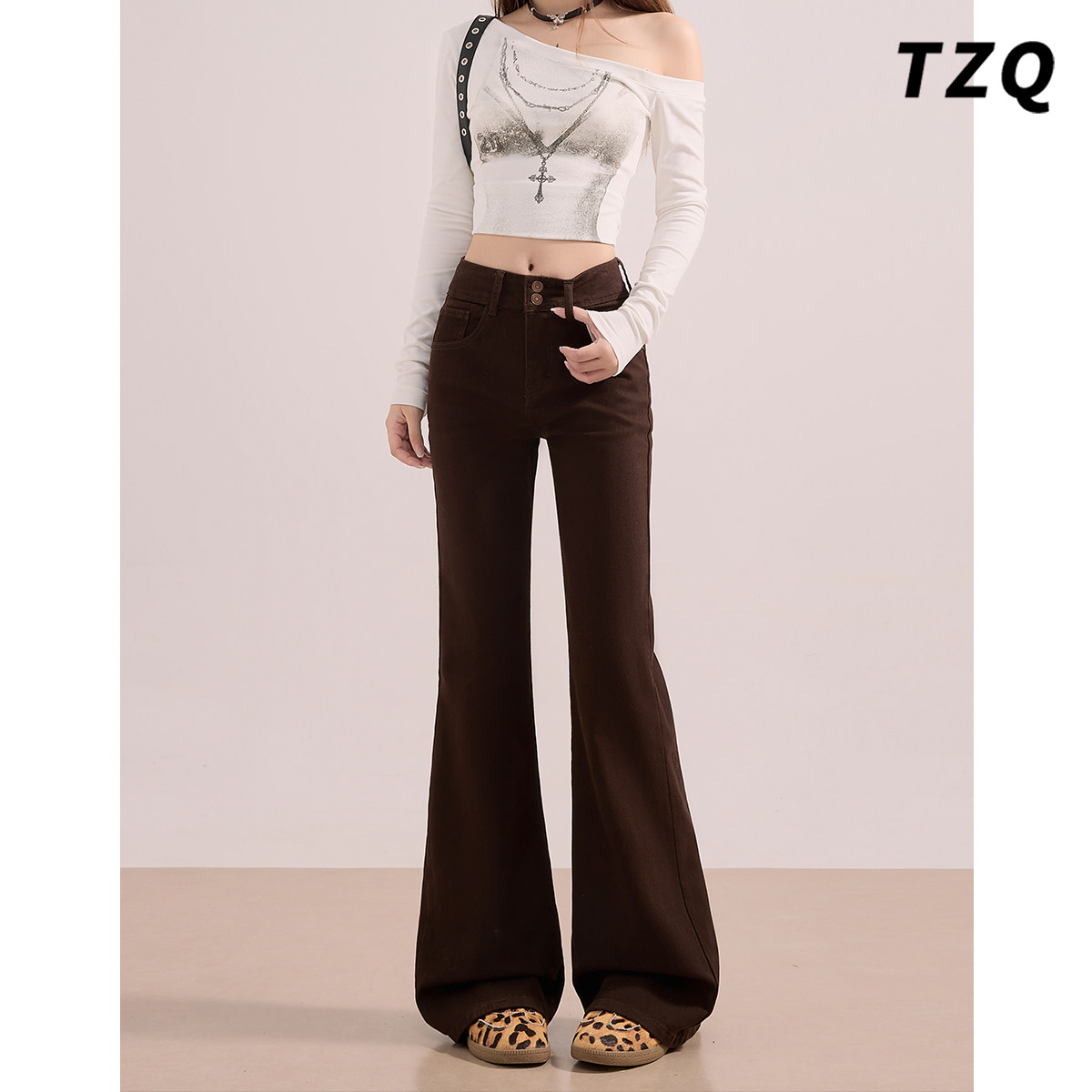 双扣咖啡色加绒微喇牛仔裤