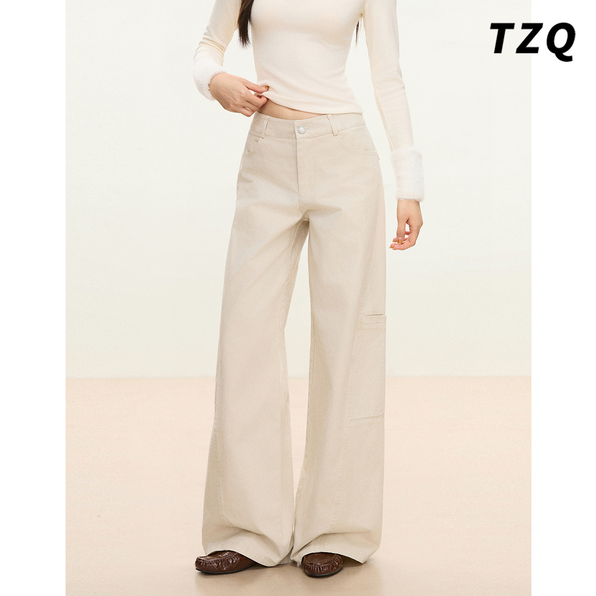 米白色高腰阔腿牛仔裤