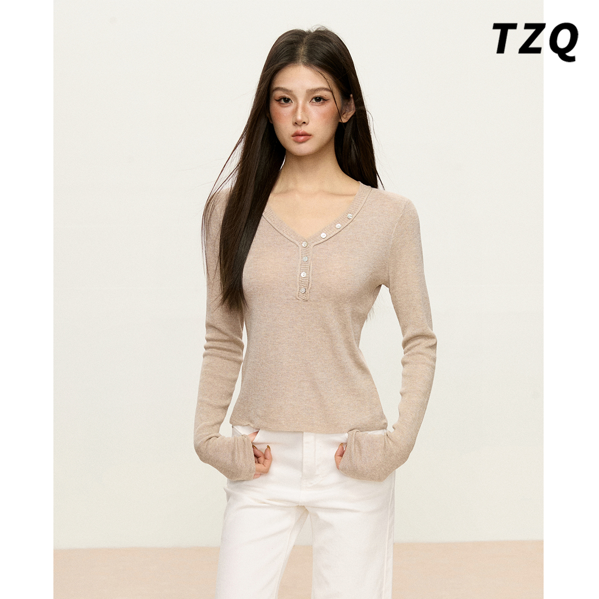 咖色极简风V领长袖T恤女