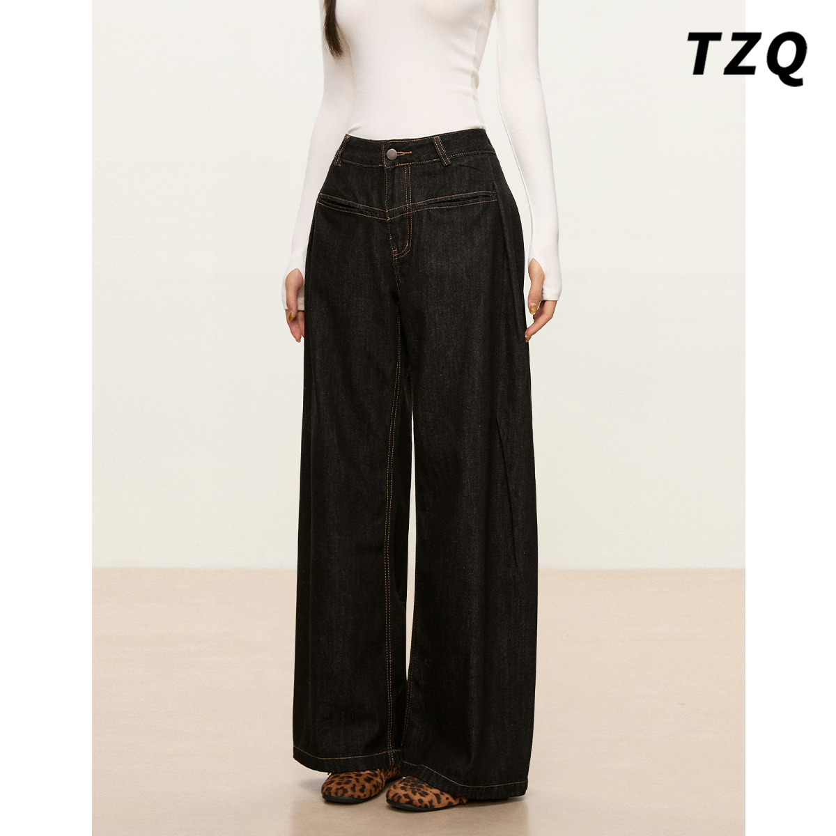 宽松显瘦高腰弯刀牛仔裤