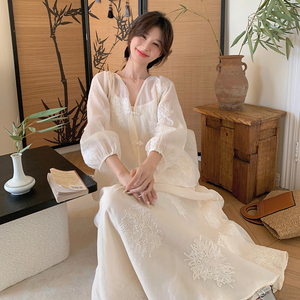 新中式国风白色蕾丝刺绣衬衫半身裙子套装女春夏高级感轻奢三件套图片