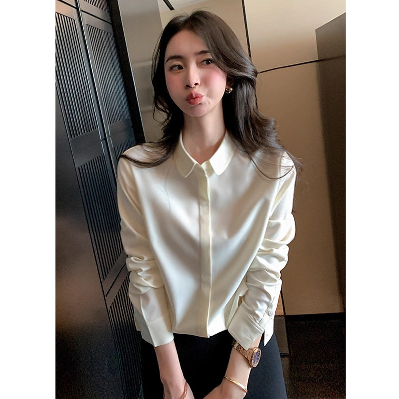 2026早春新款翻领长袖纯色衬衫女气质通勤职业OL宽松显瘦毛呢上衣