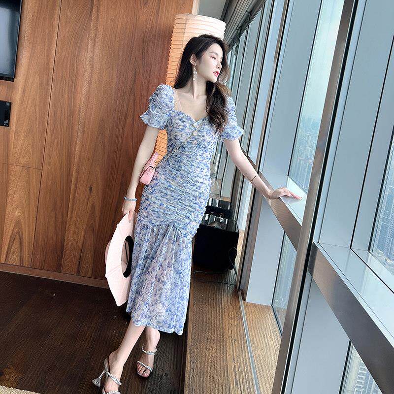 法式鱼尾碎花连衣裙女2026新款夏季长款方领修身显瘦收腰包臀裙子
