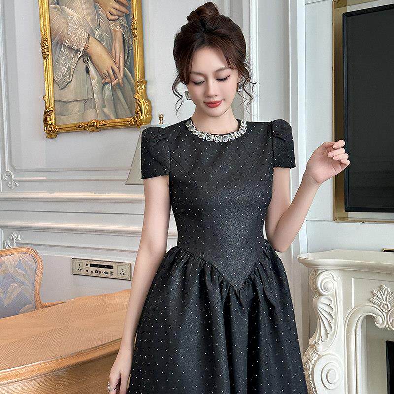高级感小个子生日礼服连衣裙女夏季新款圆领镶钻设计感收腰小黑裙