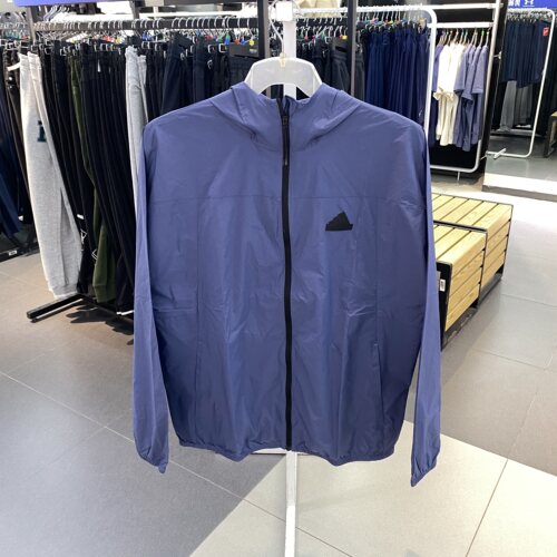 阿迪达斯连帽梭织夹克男皮肤衣冬季新款运动服户外休闲外套IT3941