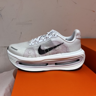 NIKE耐克VOMERO PREMIUM女夏季缓震运动休闲跑步鞋HM5973-103