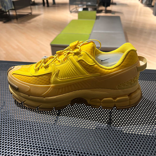 NIKE耐克男ZOOM VOMERO ROAM透气耐磨运动休闲鞋HJ4646