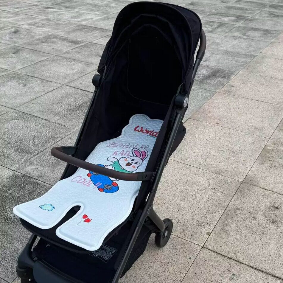 轻便婴儿车夏季卡通蜂窝凝胶冰垫图片