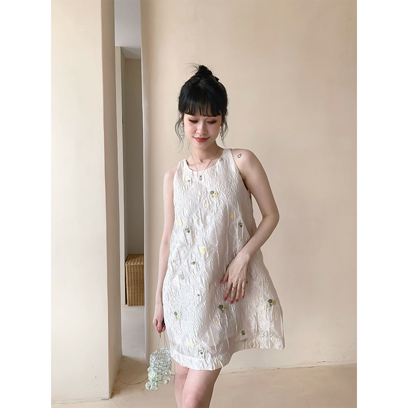 EMo小众设计感提花公主蓬蓬裙2025夏季新款法式削肩挂脖连衣裙女