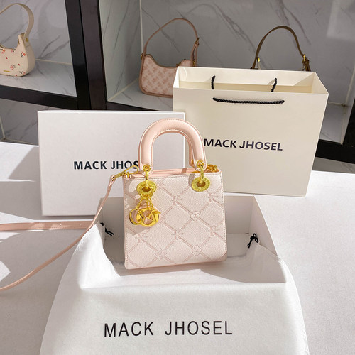 MACKJHOSEL轻奢女士压花戴妃包