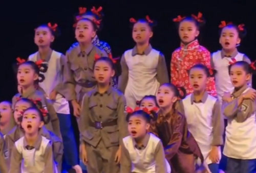 月儿明演出服大山深处的梦红舞蹈