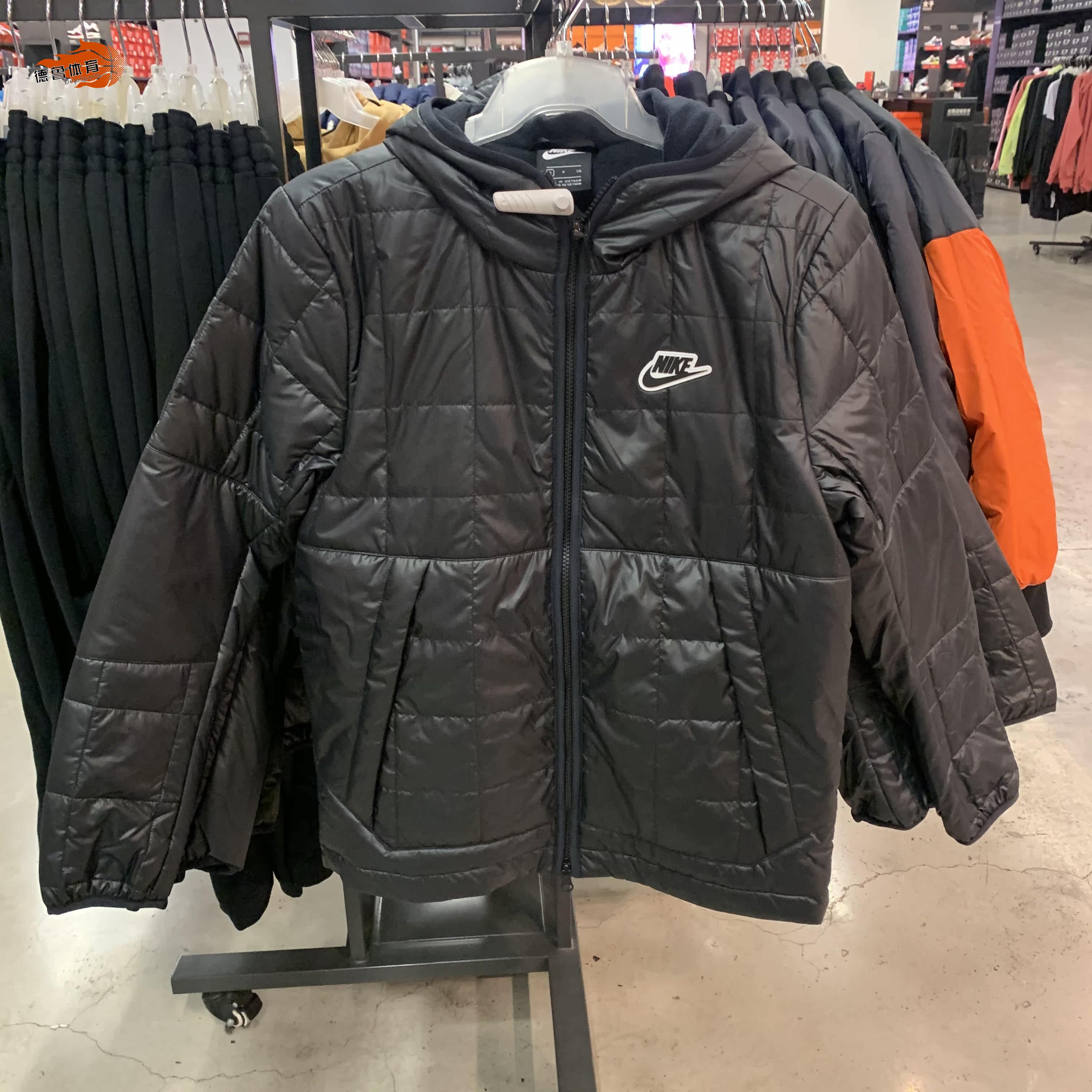 NIKE耐克SYNTHETIC-FILL男子运动休闲舒适保暖连帽棉服CU4423-010在类目 运动服/休闲服装, 运动棉衣中 - 来自Buy2taobao.com提供专业的淘宝代购服务