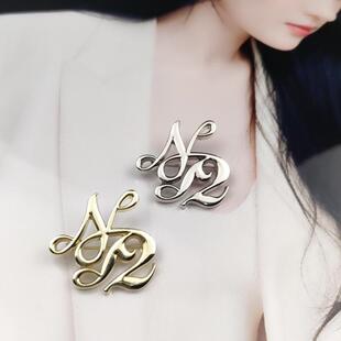 网红新款轻奢精致高级感胸针女时尚简约百搭西装衣服别针胸花配饰