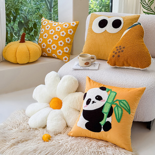 沙发上好看的黄色南瓜太阳熊猫沙发客厅异形抱枕车上可爱靠垫靠枕