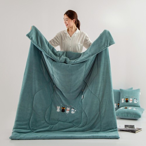 冬季加厚毛毯折叠抱枕被子两用珊瑚绒毯子午睡办公室汽车载二合一