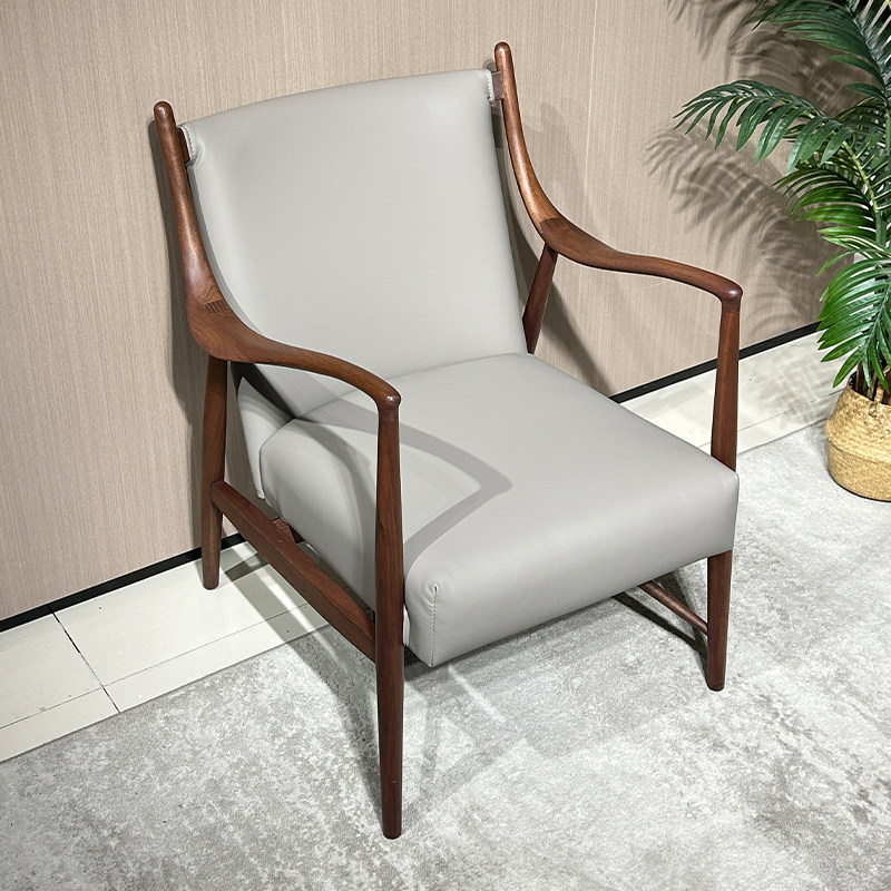 现代简约全实木休闲椅客厅轻奢真皮单人沙发椅扶手椅子软包靠背椅