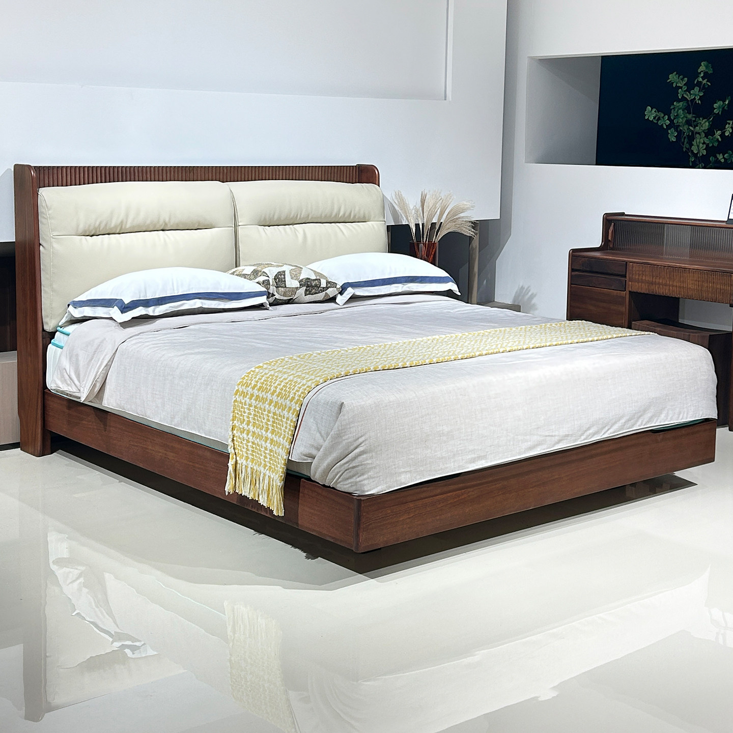 全实木床主卧现代简约1米8真皮双人大床1米5悬浮床核桃木2026