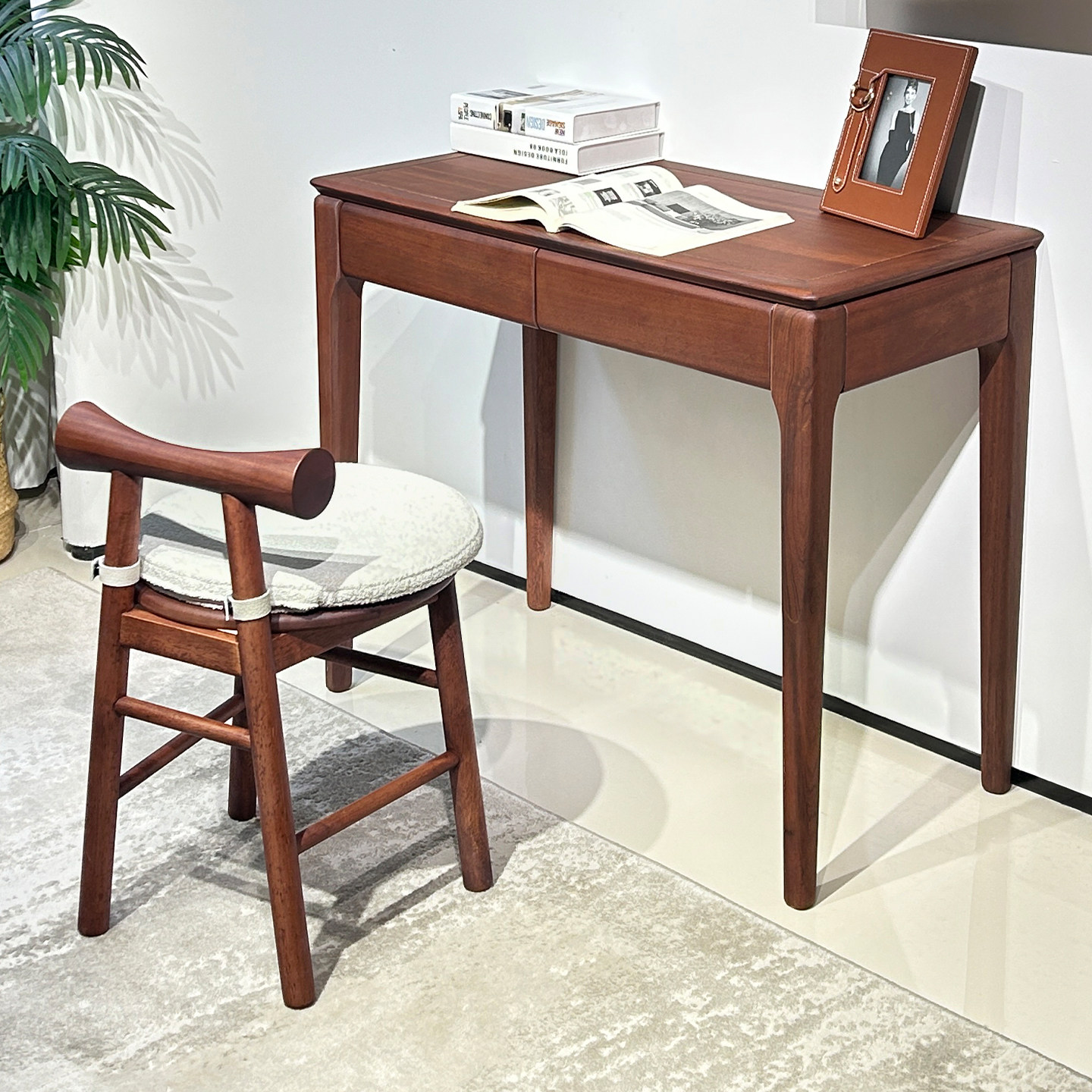 现代简约全实木书桌卧室家用写字台带抽屉小户型电脑化妆桌小桌子