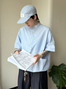 CoOlfIsH 少年气扑面而来的蓝色条纹圆领衬衫 下摆抽绳 夏季衬衫