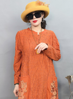 18202复古压花连衣裙女长袖圆领橘色气质显瘦遮肚工装风长裙