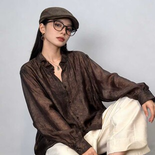 K548复古慵懒氛围感印花衬衫 宽松深棕色单排扣上衣 女长袖