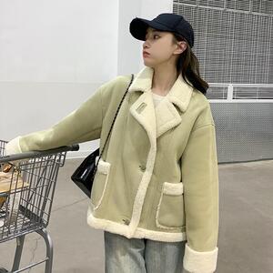 超好看绿色短款立领羊羔毛外套女秋冬2025新款麂皮绒皮毛一体夹克图片