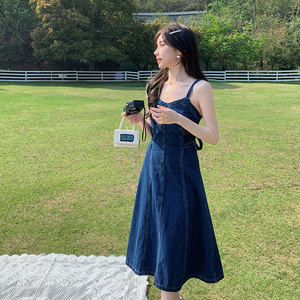 法式气质v领牛仔连衣裙女夏显瘦2025新款梨型身材休闲温柔风裙子图片