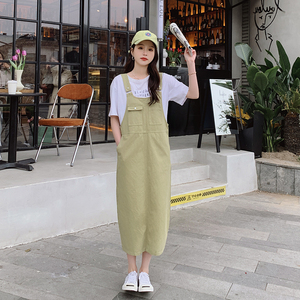 韩系减龄牛油果绿背带裙女夏2025春秋季新款设计感宽松吊带连衣裙图片