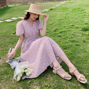 粉色v领碎花连衣裙女夏2025新款法式收腰显瘦浪漫优雅绝美初恋裙图片