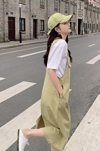 韩系减龄牛油果绿背带裙女夏2025春秋季新款设计感宽松吊带连衣裙图片