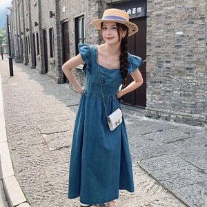 薄款小飞袖牛仔连衣裙女夏季2024法式复古减龄别致收腰显瘦长裙子图片