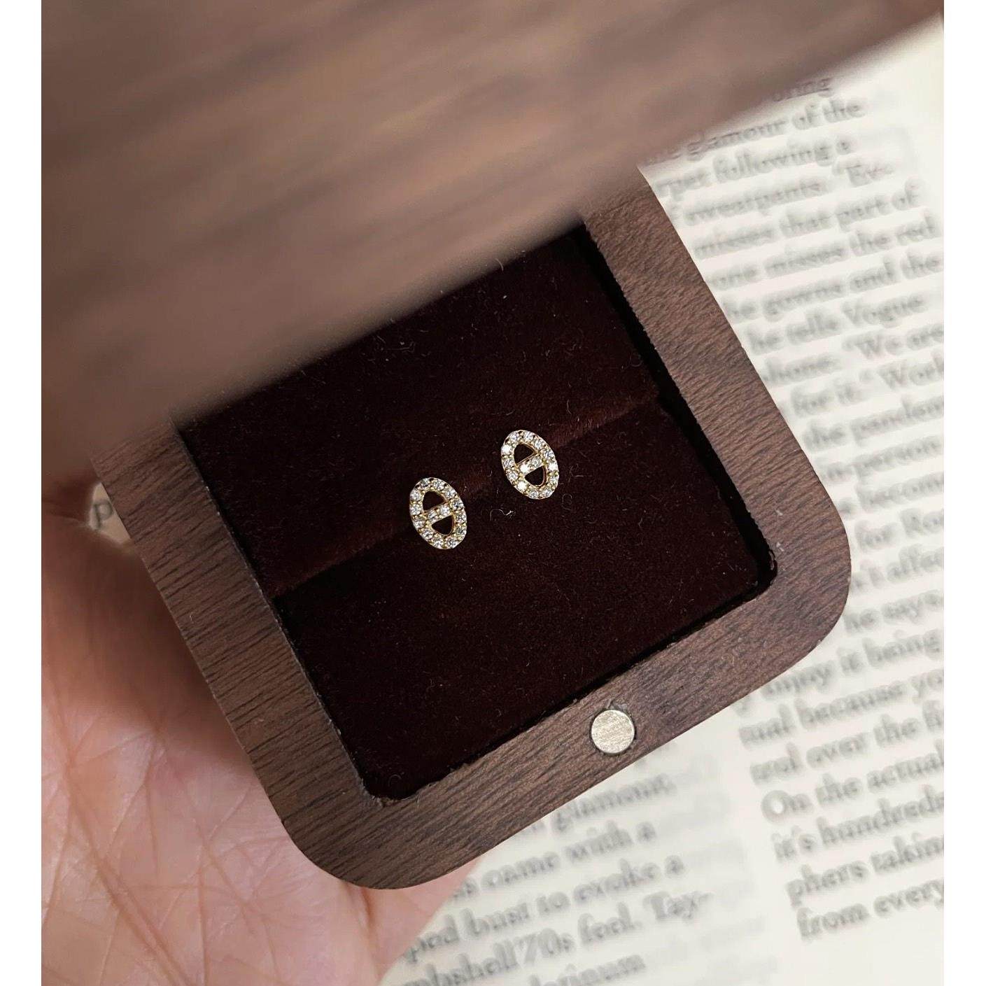 新年礼物18k金天然满钻20分猪鼻子au750耳钉ins经典设计水贝,珠宝/钻石/翡翠,耳饰,淘宝优惠券,粉丝福利购,淘宝优惠卷