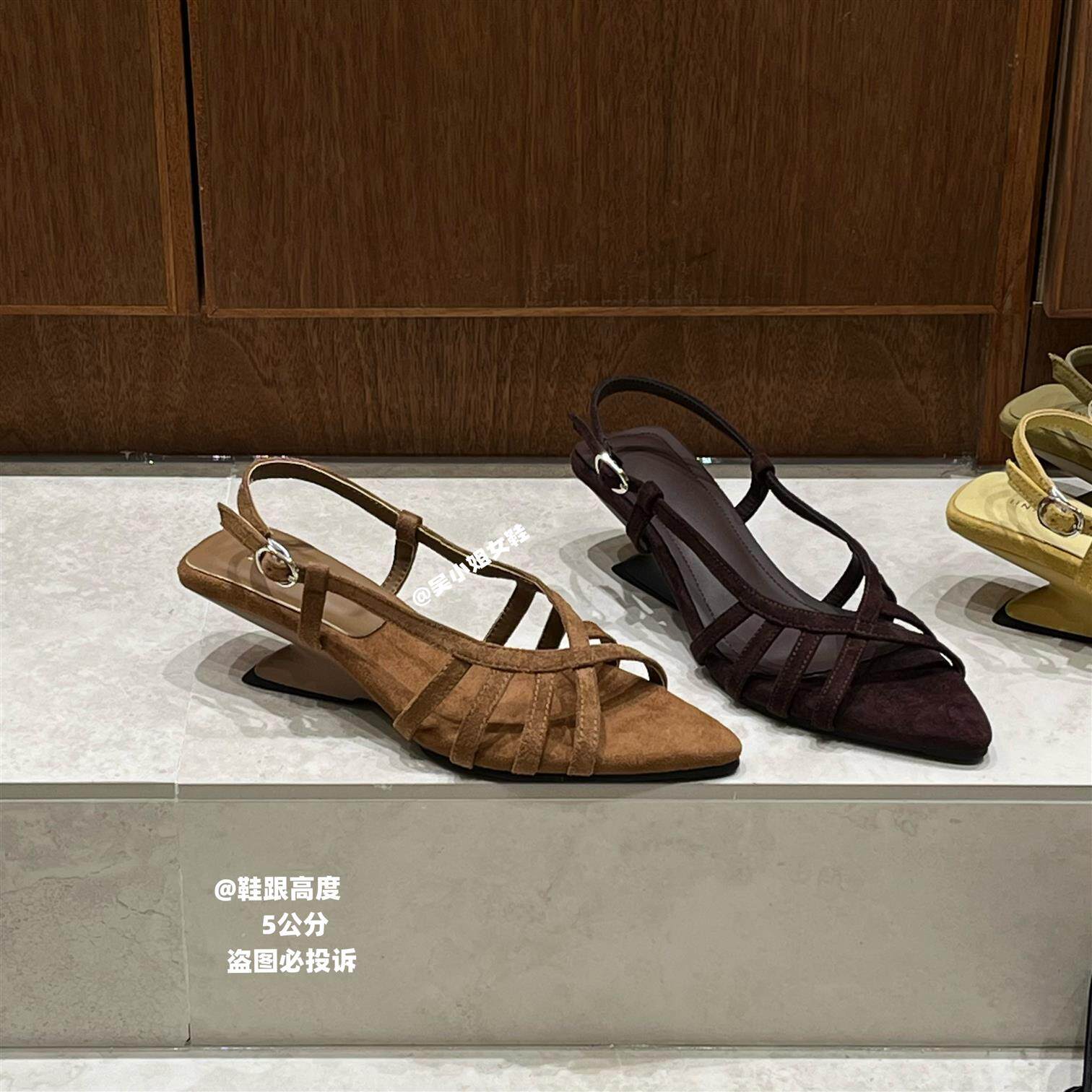 夏季新款绒面交叉带尖头坡跟凉鞋女后绊带复古外穿通勤百搭鞋