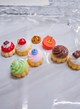 立体3d仿真甜甜圈蛋糕树脂胸针配件草莓蛋糕cake巧克力徽章应援