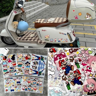 适用雅迪冠能本田ns125la九号小新库洛米草莓熊风挡装饰反光车贴