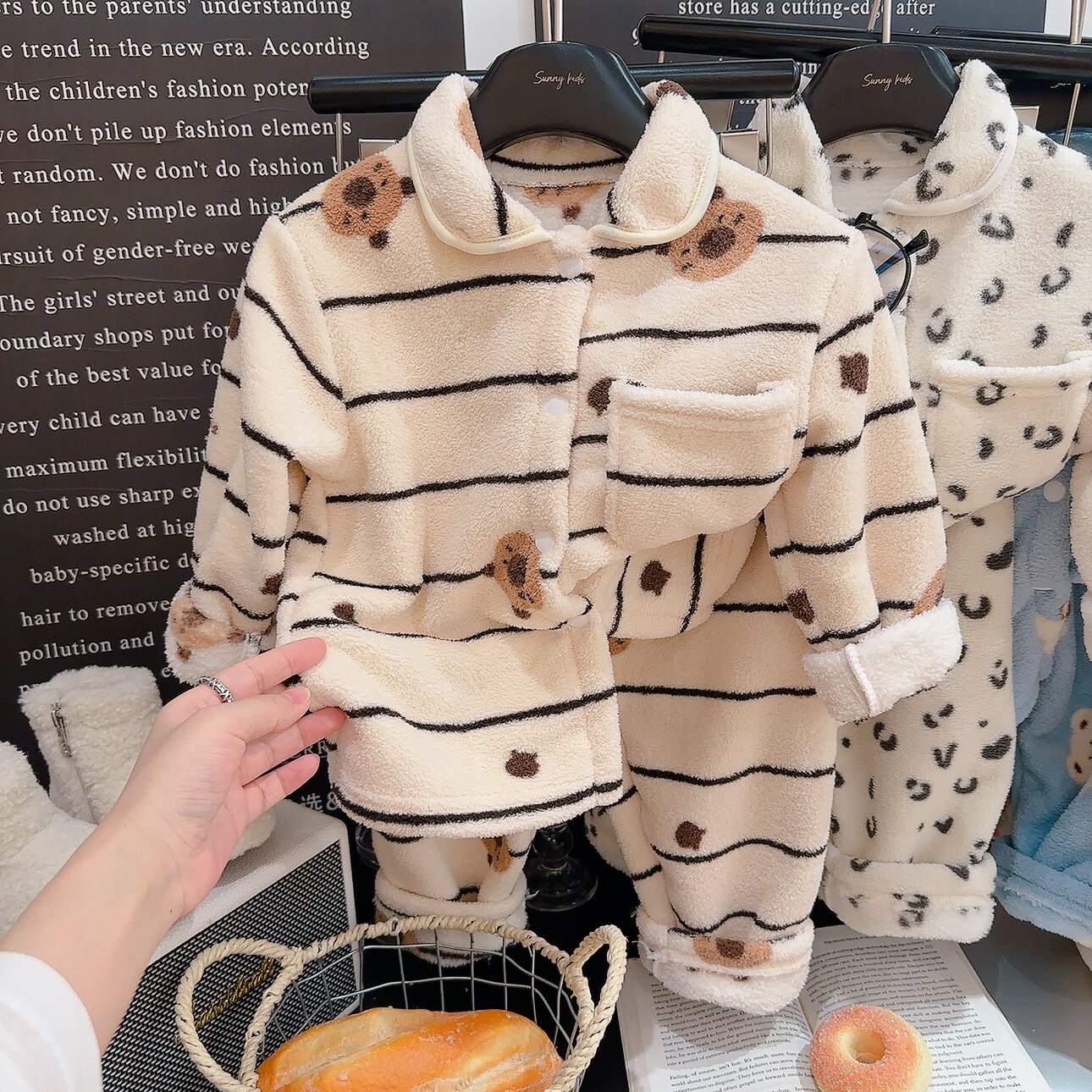 儿童家居服睡衣珊瑚绒套装保暖家居服加绒加厚男童女童开衫套装