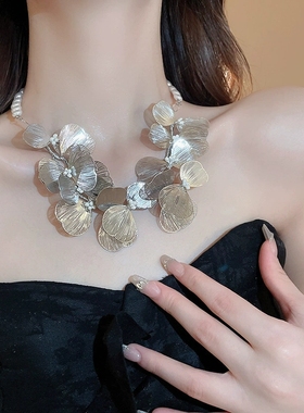 法式高级感镂空金属花朵珍珠项链欧美夸张锁骨链新款时尚大气颈链