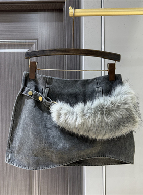 复古辣妹毛领装饰灰色PU皮短裙女秋季不规则气质减龄显瘦半身裙子