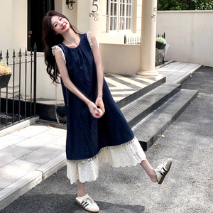 独特漂亮蕾丝拼接无袖牛仔连衣裙女夏薄款超好看宽松遮肚显瘦长裙图片