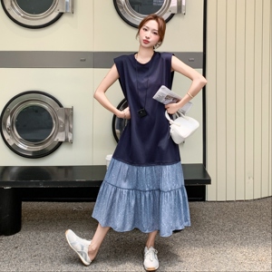 盐系藏蓝色无袖拼接背心连衣裙女夏2025年新款松弛感休闲减龄长裙图片