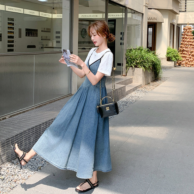 韩版牛仔连衣裙套装女2025夏新款休闲设计感T恤牛仔吊带裙两件套,女装连衣裙,艾艾淮淮