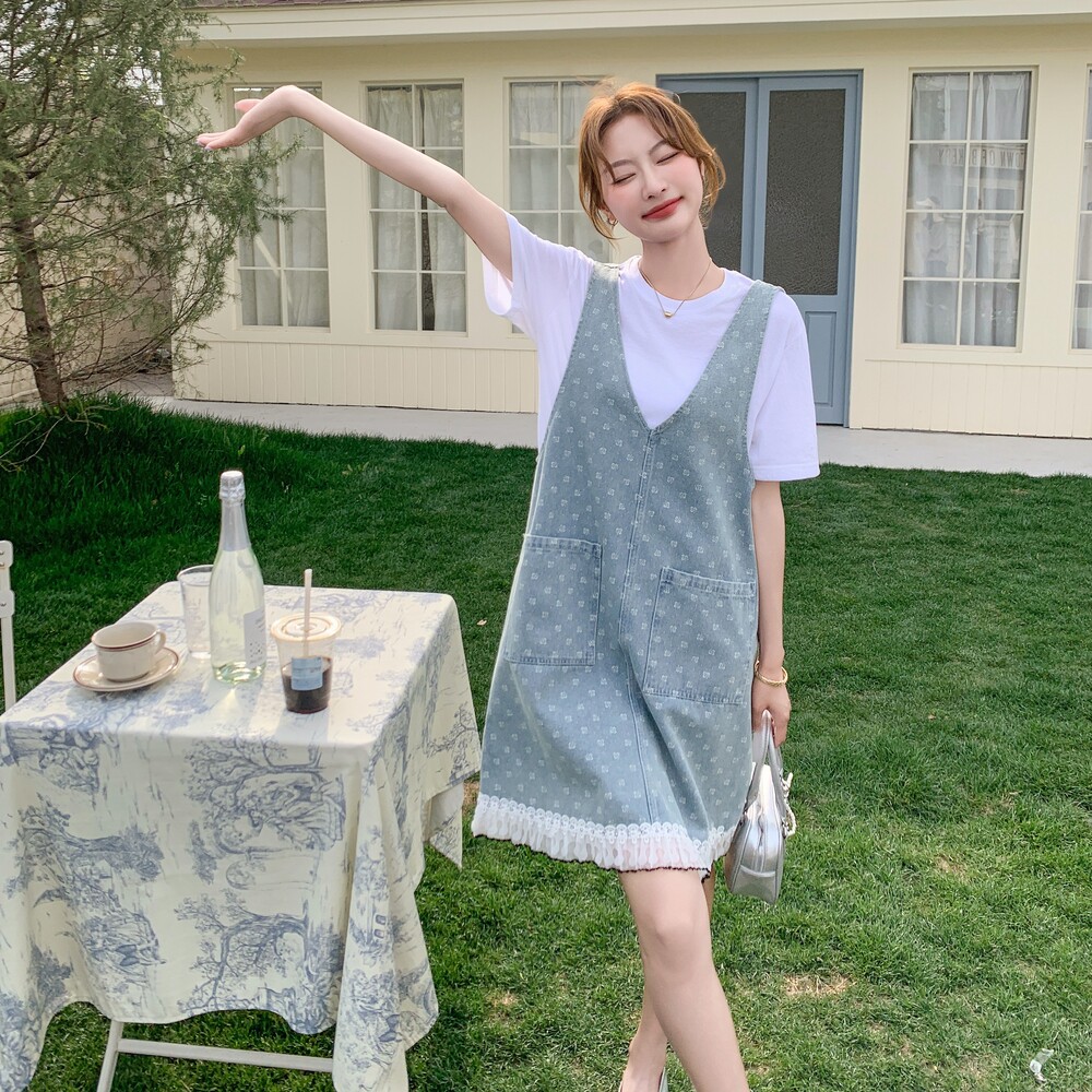 盐甜系穿搭蓝色印花木耳边牛仔背带连衣裙套装女夏新款短袖两件套,女装连衣裙,艾艾淮淮