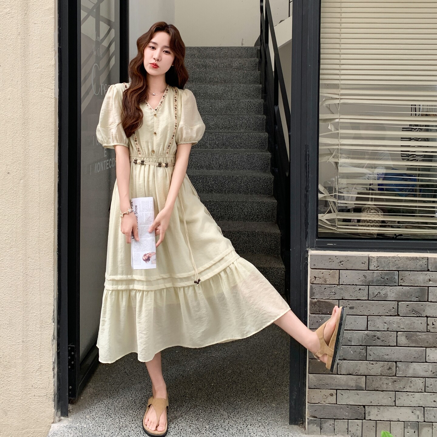 洋气复古V领连衣裙夏季2025设计感日系小众别致设计感泡泡袖长裙,女装连衣裙,艾艾淮淮