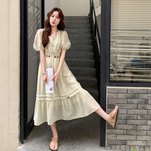 洋气复古V领连衣裙夏季2025设计感日系小众别致设计感泡泡袖长裙图片